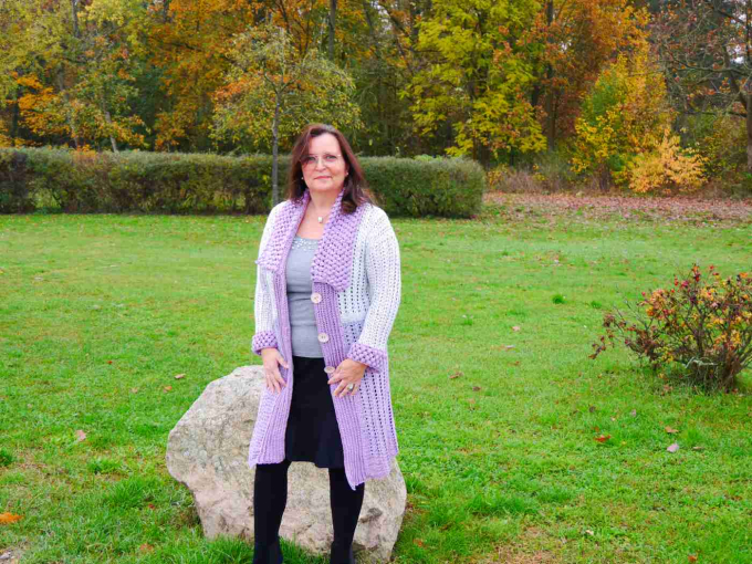 Kuscheljacke „Happy Time“ – getragen und von vorne zu sehen